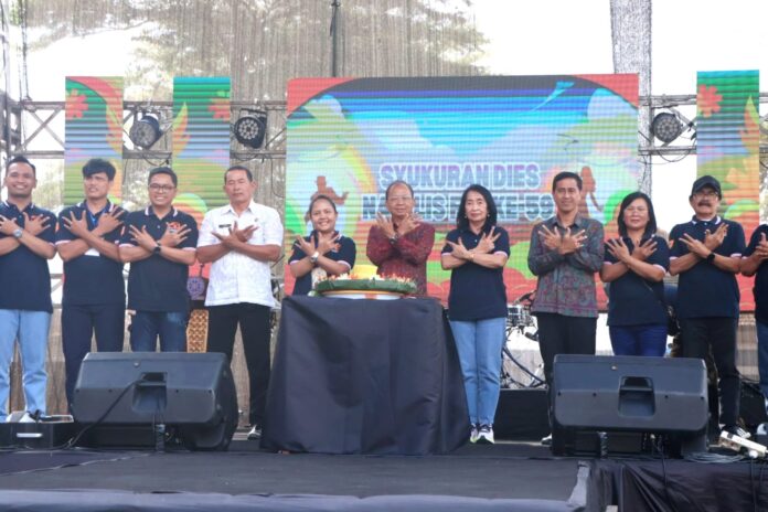 Gubernur Bali Wayan Koster saat menghadiri Dies Natalis ke-59 FEB Universitas Udayana