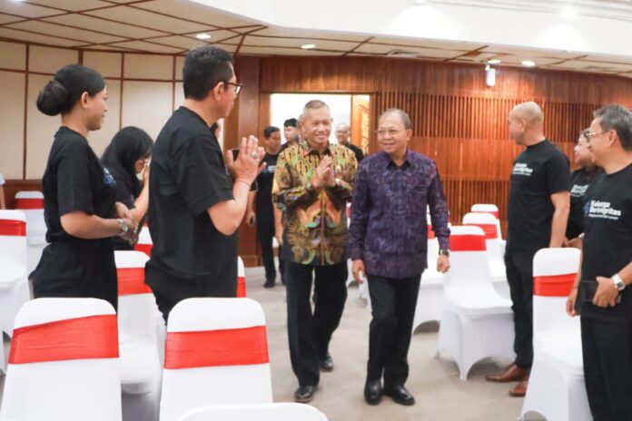 Gubernur Bali Wayan Koster bersama KPK dalam Bimtek Keluarga Berintegritas