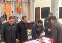 5 Ranperda Tabanan Disepakati, Ada LP2B, SJUT hingga APBD Bupati Tabanan Sanjaya menghadiri rapat paripurna lima Ranperda