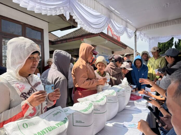 Penyaluran Bantuan Pangan beras kepada masyarakat di Kecamatan Baturiti Tabanan