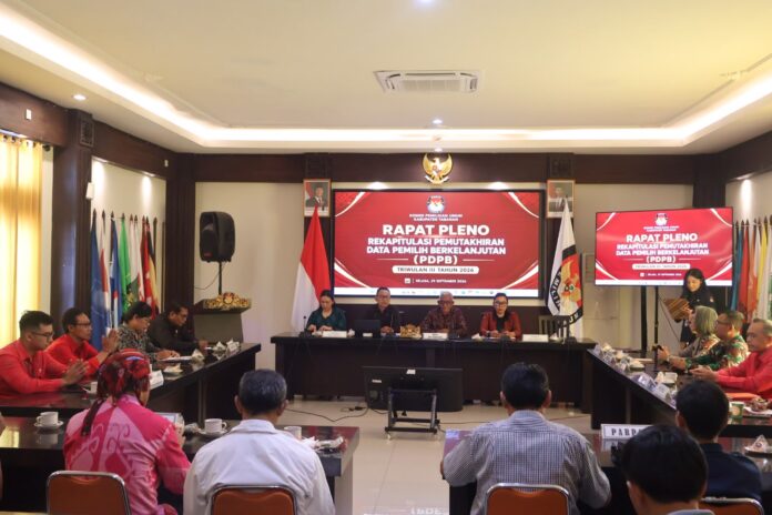 Bawaslu dan KPU Tabanan mengikuti pleno rekapitulasi PDPB Triwulan III 2026