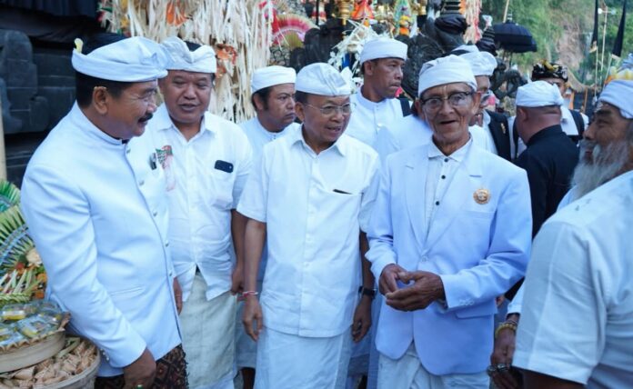 Gubernur Bali Wayan Koster menghadiri Puncak Karya Panca Wali Krama di Pura Ulun Danu Batur Bangli