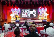 Putri Koster Tegaskan Aksara Bali Tak Cukup Dilindungi Aturan, Harus Dipakai dan Diwariskan Putri Koster saat menghadiri Seminar Aksara Kawi dan Bali Nyastra di Denpasar