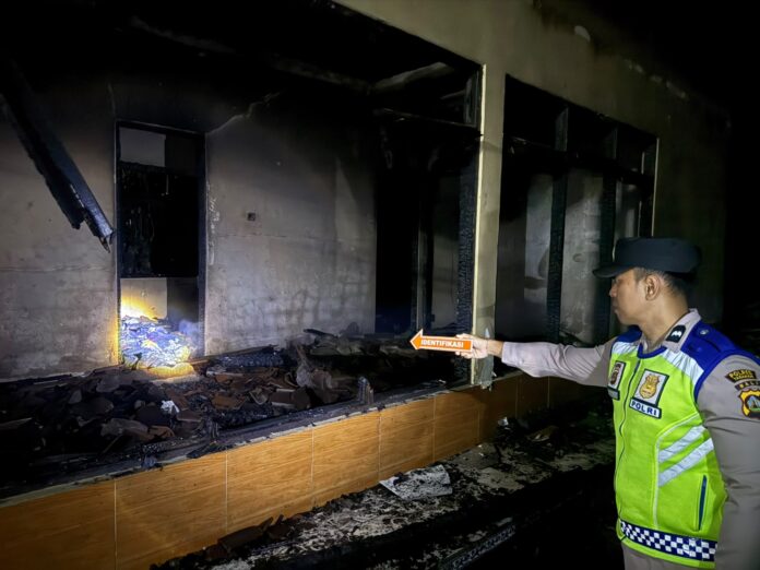 Rumah warga Lumbung Kauh Tabanan terbakar dan menyebabkan kerugian Rp700 juta