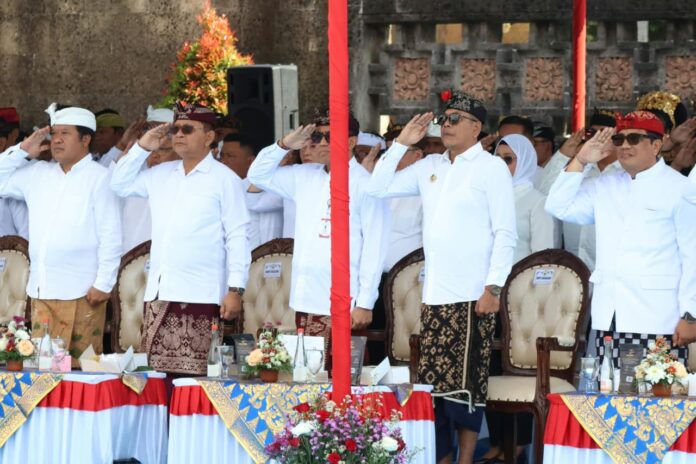 Bupati Tabanan I Komang Gede Sanjaya menghadiri pengukuhan ABPEDNAS dan ASLINMAS Bali di Renon