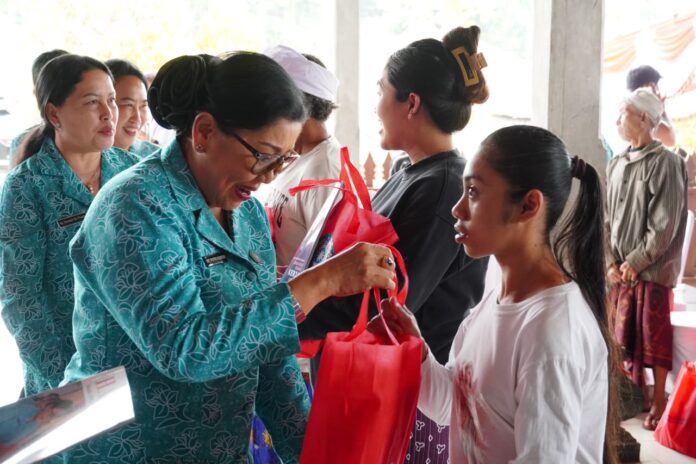 Aksi Sosial Bergerak dan Berbagi TP PKK Provinsi Bali di tiga desa Kabupaten Bangli
