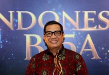 Tabanan Raih Penghargaan Nasional Daerah Peduli Inovasi Ekonomi Kreatif Bupati Tabanan I Komang Gede Sanjaya menerima penghargaan ekonomi kreatif nasional
