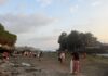 2.500 Wisatawan Tiap Hari, Tanah Lot Tetap Jadi Magnet Wisatawan menikmati panorama Pura Tanah Lot Tabanan