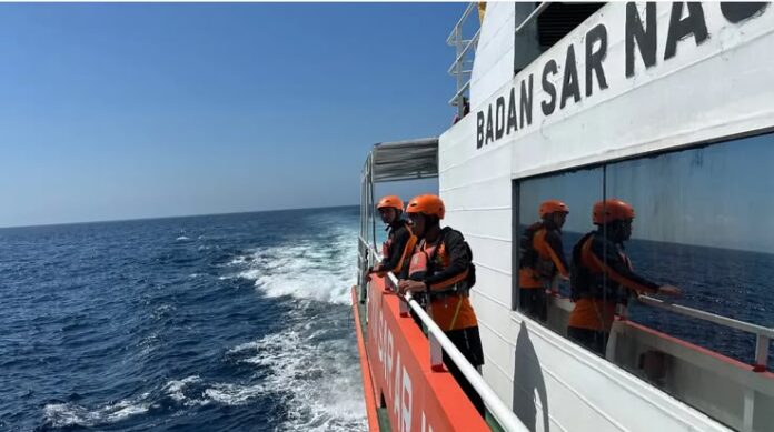 Tim SAR gabungan mencari I Nyoman Budiana di Perairan Manta Point Nusa Penida