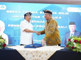 UT Denpasar Hibahkan Aset Rp4,89 Miliar ke Pemprov Bali Rektor UT Ali Muktiyanto menyerahkan hibah aset kepada Gubernur Bali Wayan Koster