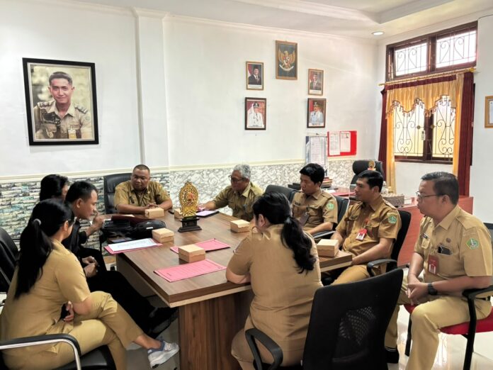 Komisi Informasi Bali melakukan visitasi Monev KIP di Diskominfo Tabanan