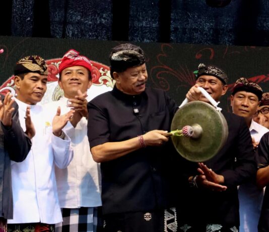 Baturiti Festival 2026 Dibuka, Budaya dan Potensi Daerah Jadi Kekuatan Ekonomi Wakil Bupati Tabanan I Made Dirga membuka Baturiti Festival 2026