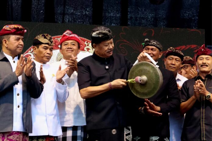 Wakil Bupati Tabanan I Made Dirga membuka Baturiti Festival 2026