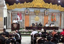 Wabup Dirga Jawab Catatan DPRD Tabanan, 5 Ranperda Disorot dari APBD hingga Petani Wakil Bupati Tabanan I Made Dirga menyampaikan jawaban Pemkab Tabanan atas pandangan fraksi DPRD terkait lima Ranperda