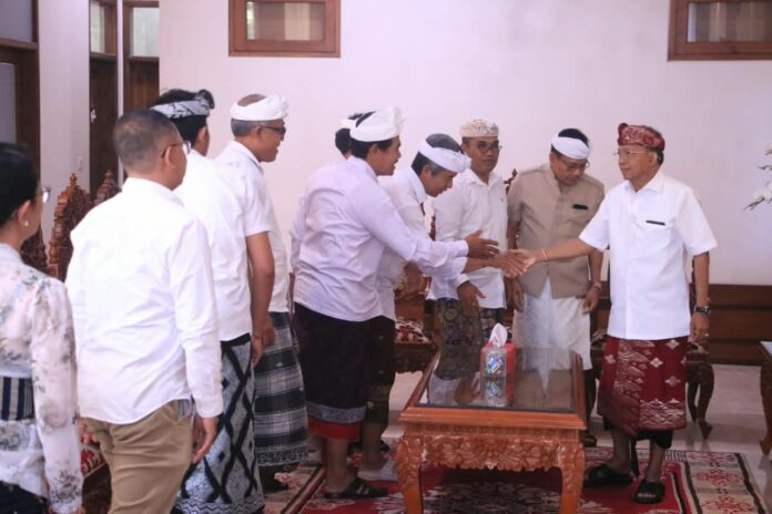 Gubernur Bali Wayan Koster menerima audiensi PDHI Cabang Bali membahas penanggulangan rabies