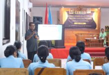 Bawaslu Tabanan: Pemilihan BEM Jadi Miniatur Pemilu Bawaslu Tabanan memberikan edukasi demokrasi kepada mahasiswa STIKES Advaita Medika