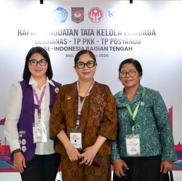 Bunda Rai mengikuti rapat penguatan tata kelola TP PKK, Dekranasda, dan Posyandu di Denpasar.