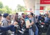Antrean BBM di Singaraja, Bupati Buleleng Kerahkan ASN Bagikan Air Mineral Bupati Buleleng Nyoman Sutjidra dan ASN membagikan air mineral gratis kepada warga yang mengantre BBM di SPBU Singaraja.