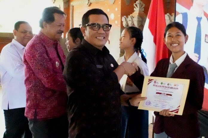 Bupati Tabanan menghadiri pengukuhan pengurus OSIS se-Kabupaten Tabanan 2026.