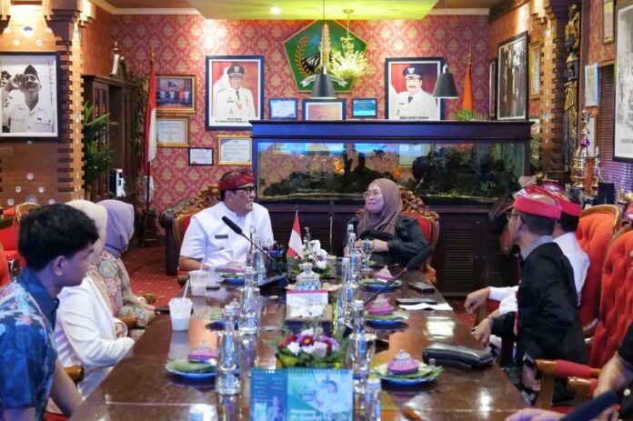 Bupati Tabanan I Komang Gede Sanjaya menerima audiensi Tim KPK terkait monitoring pencegahan korupsi
