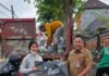 DLH Tabanan membagikan bag komposter kepada warga yang rajin memilah sampah