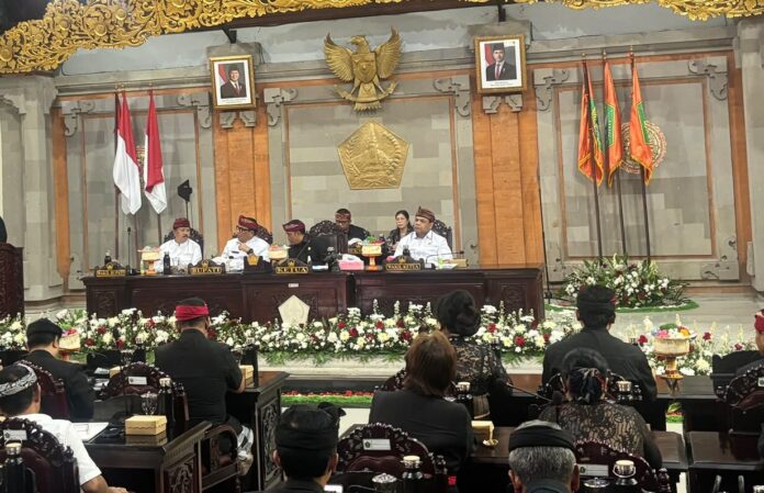 apat Paripurna DPRD Tabanan membahas pandangan tiga fraksi terhadap Ranperda APBD 2027