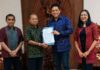 Gubernur Koster Dukung Self-Care AMRun 2026 di Bali Gubernur Wayan Koster bersama Kepala BBPOM Denpasar membahas Self-Care AMRun 2026 di Jayasabha.