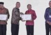 Wayan Koster menerima penghargaan KPK untuk SPI Pendidikan 2026