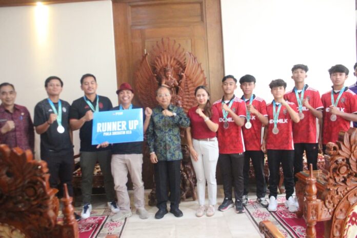 Wayan Koster menerima tim Bali United U-15 setelah meraih runner-up Piala Soeratin Nasional 2026.
