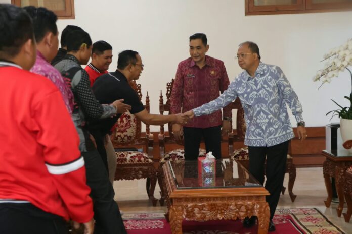 Gubernur Bali Wayan Koster menerima jajaran Asprov PSSI Denpasar untuk membahas dukungan bagi Perseden Denpasar menjelang Liga 3 Nasional 2026.