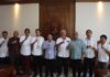 Gubernur Bali Wayan Koster membahas antrean BBM di sejumlah SPBU bersama jajaran Pertamina Patra Niaga di Jayasabha, Denpasar.