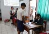 KPU Tabanan memberikan bimtek Pemilos Serentak 2026 kepada sekolah