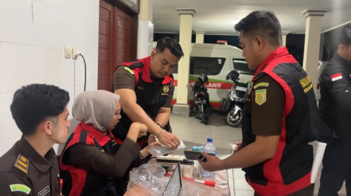 Penyidikan Kejari Tabanan atas dugaan korupsi anggaran Dinas Kesehatan Tabanan.