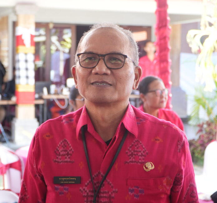 Penataan kabel provider di Jalan Gajah Mada Tabanan