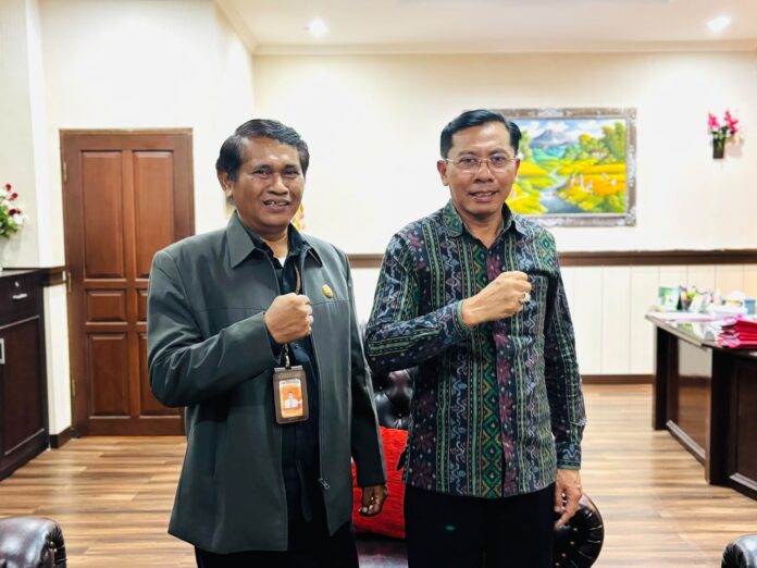Ketua Bawaslu Tabanan bertemu Sekda Kabupaten Tabanan membahas penguatan kelembagaan dan evaluasi Pemilu 2024.