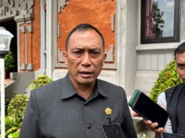 Viral Warga Melintas Kena Pungutan di Jatiluwih, Ketua DPRD Tabanan: Harus Dibedakan Ketua DPRD Tabanan I Nyoman Arnawa meminta kajian ulang pungutan bagi warga yang melintas di kawasan DTW Jatiluwih.