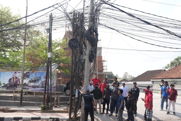 Koordinasi relokasi kabel fiber optik di Jalan Gajah Mada Tabanan