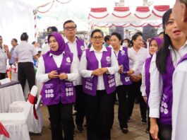 Putri Koster Ajak Kader Posyandu Perkuat Pengelolaan Sampah Putri Koster mendampingi Tim Pembina Posyandu Pusat dalam kegiatan penguatan peran Posyandu untuk penanganan sampah dan peningkatan sanitasi lingkungan di Desa Songan A, Bangli.