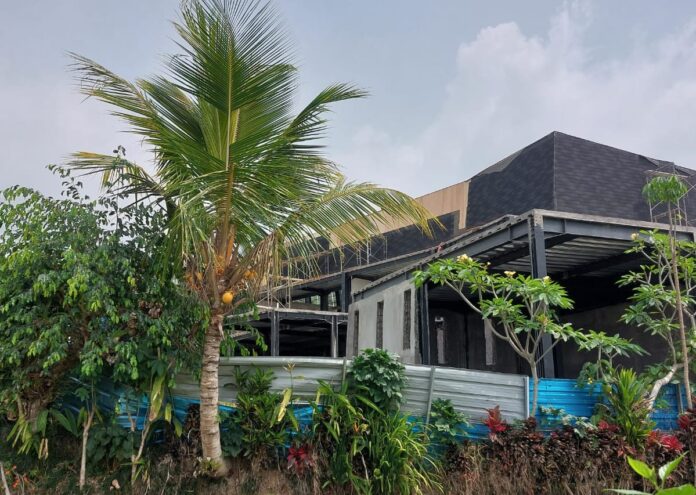 Bangunan restoran berkonstruksi baja di kawasan DTW Jatiluwih, Kecamatan Penebel, Kabupaten Tabanan.
