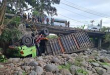 Truk Kontainer Terjun ke Jurang di Jembatan Yeh Bakung Tabanan, Kernet Tewas Kecelakaan truk kontainer di Jembatan Yeh Bakung Selemadeg Barat Tabanan