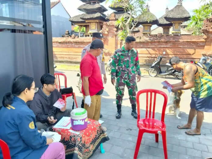 Vaksinasi rabies anjing dan kucing di Desa Penarukan Tabanan