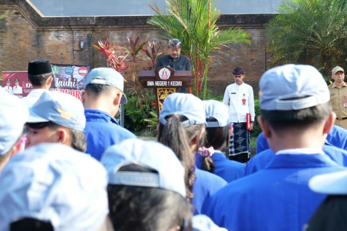 Wakil Bupati Tabanan I Made Dirga menghadiri sosialisasi kesehatan dan pencegahan narkoba bagi pelajar di SMA Negeri 1 Kediri, Tabanan.