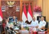 Gubernur Bali Wayan Koster mengikuti rapat koordinasi program perumahan secara virtual