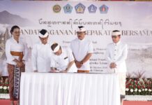 Bali Tetapkan 6 Kawasan Rendah Emisi Kerthi Bhumi Satwika 2026–2030 Gubernur Bali Wayan Koster dalam penandatanganan kesepakatan enam Kawasan Rendah Emisi Kerthi Bhumi Satwika di Bali.